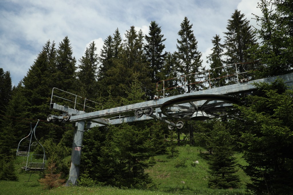 Abandoned Ski Lift Park4Night